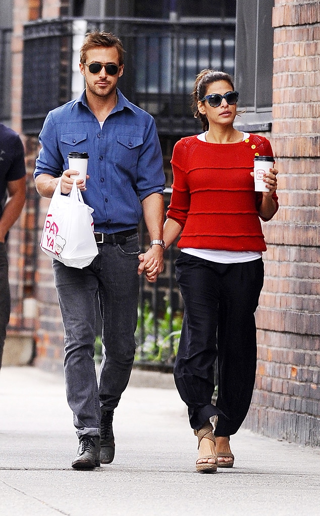 Ryan Gosling And Eva Mendes Introduce Adorable New Family Member Ryan Gosling e Eva Mendes desmentem rumores de separação ao passear em